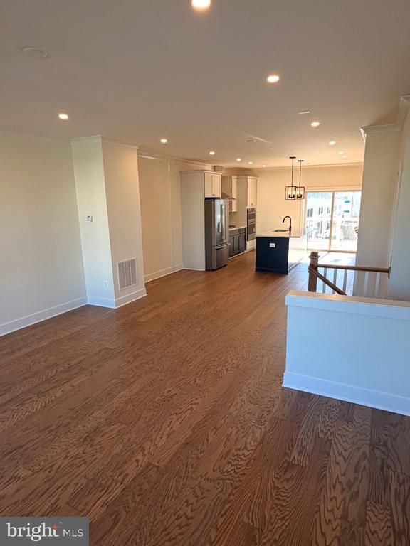 208 Sellew Rd