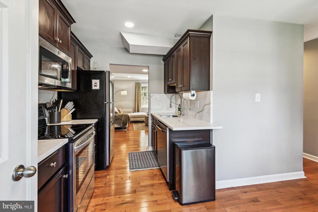 1784 Sharwood Pl