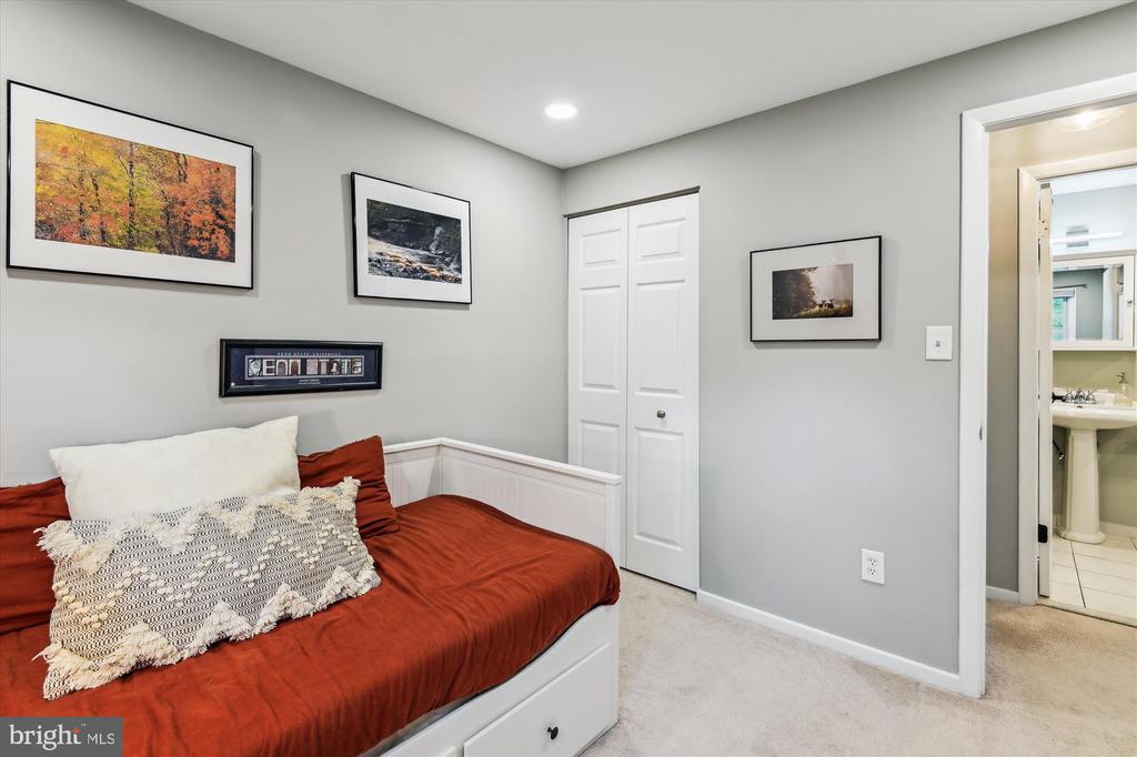 1784 Sharwood Pl