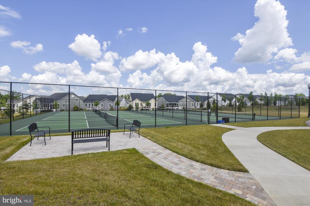 2930 Levee Dr