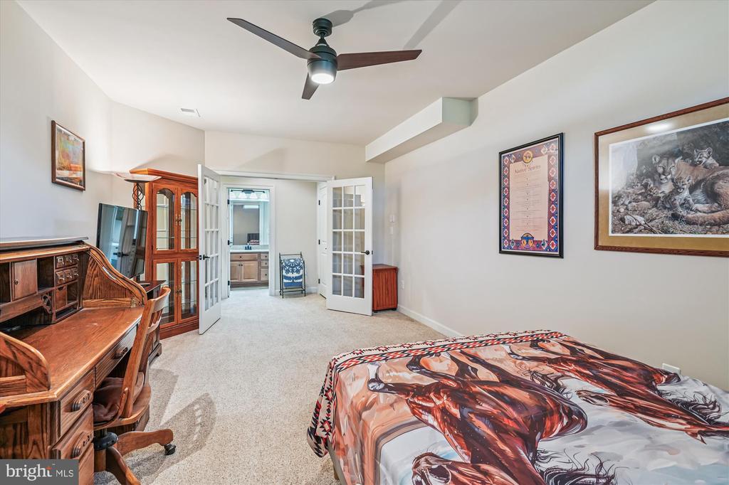 2930 Levee Dr