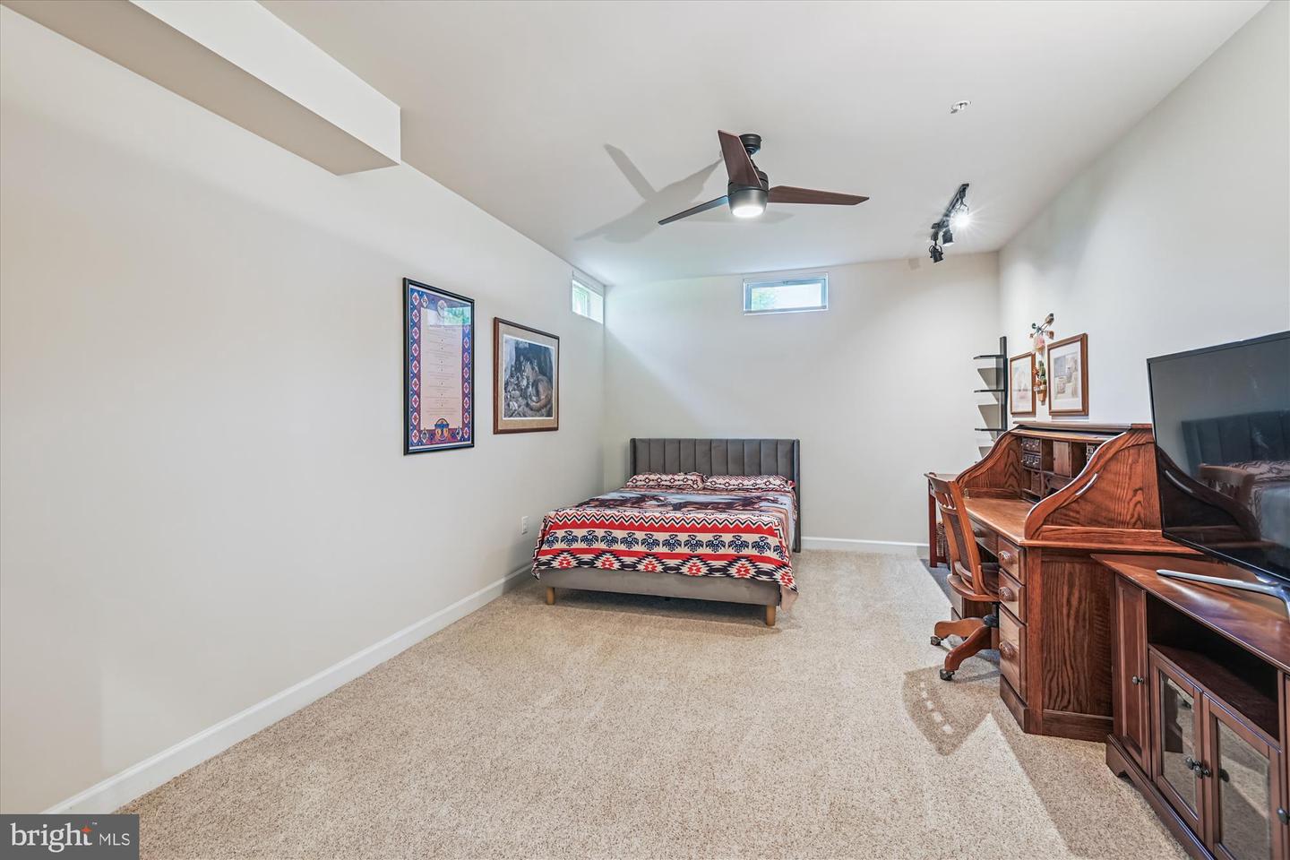 2930 Levee Dr