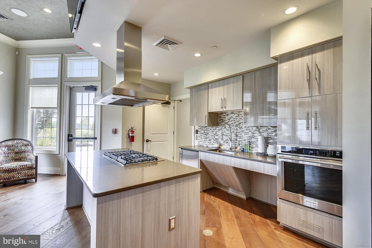 2930 Levee Dr
