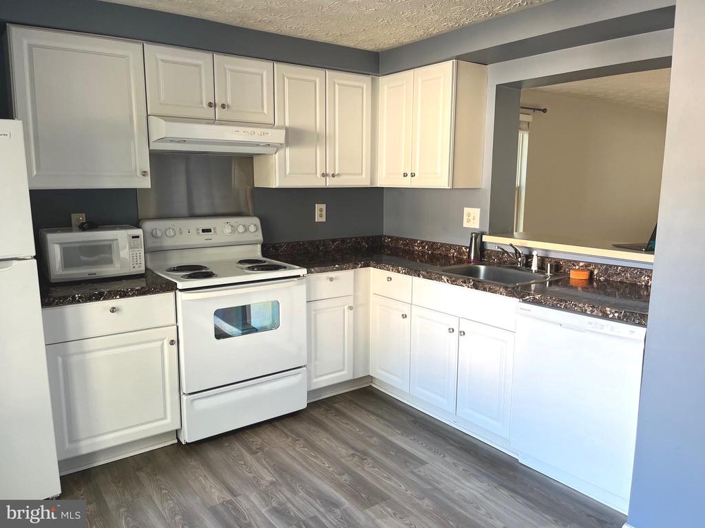 1185 PALMWOOD COURT