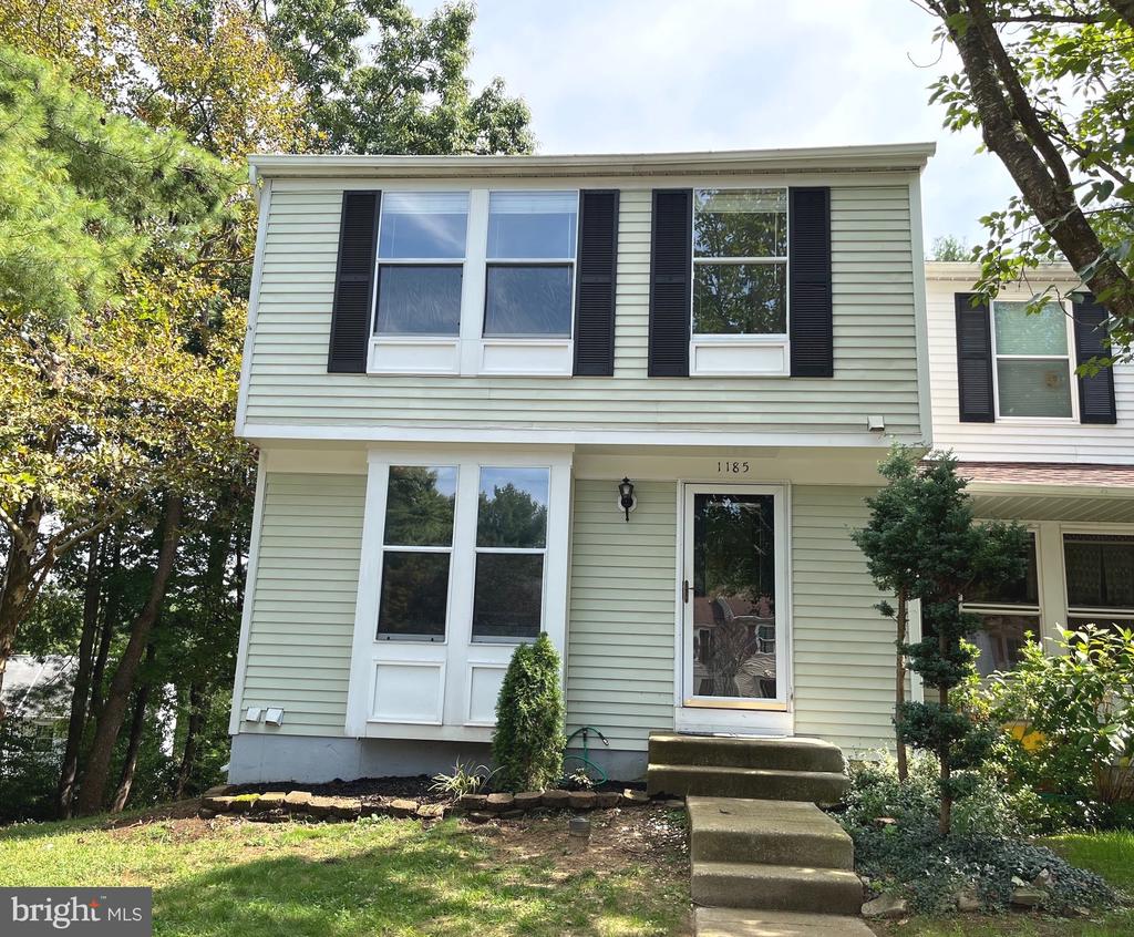 1185 PALMWOOD COURT