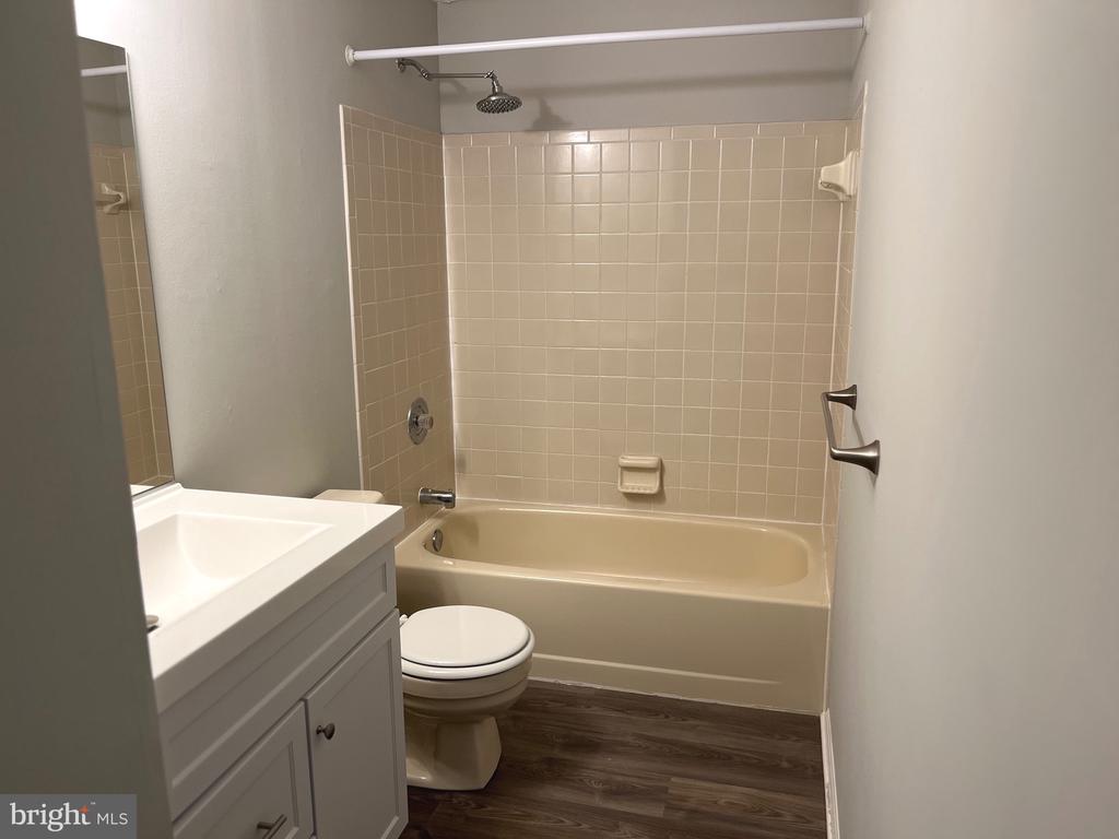 1185 PALMWOOD COURT