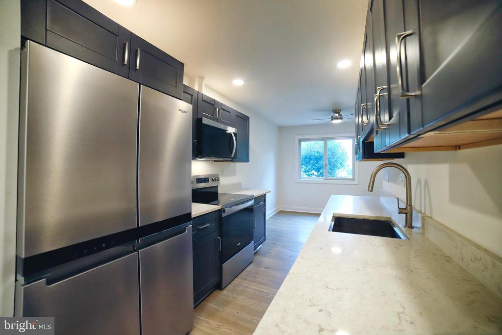 1021 CEDAR RIDGE COURT