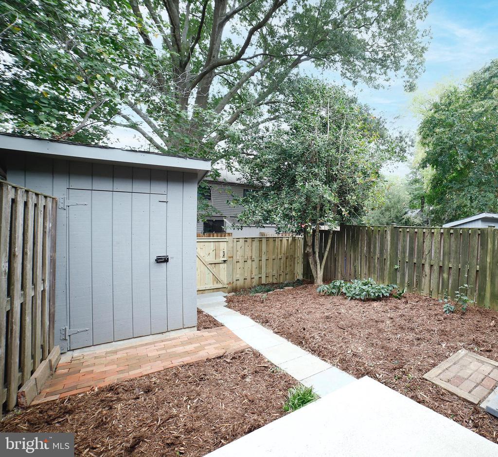 1021 CEDAR RIDGE COURT