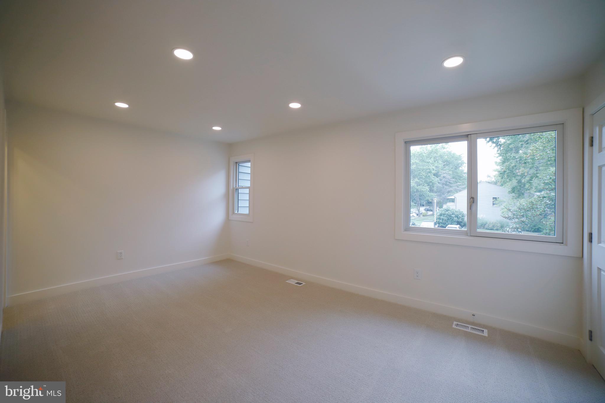 1021 CEDAR RIDGE COURT