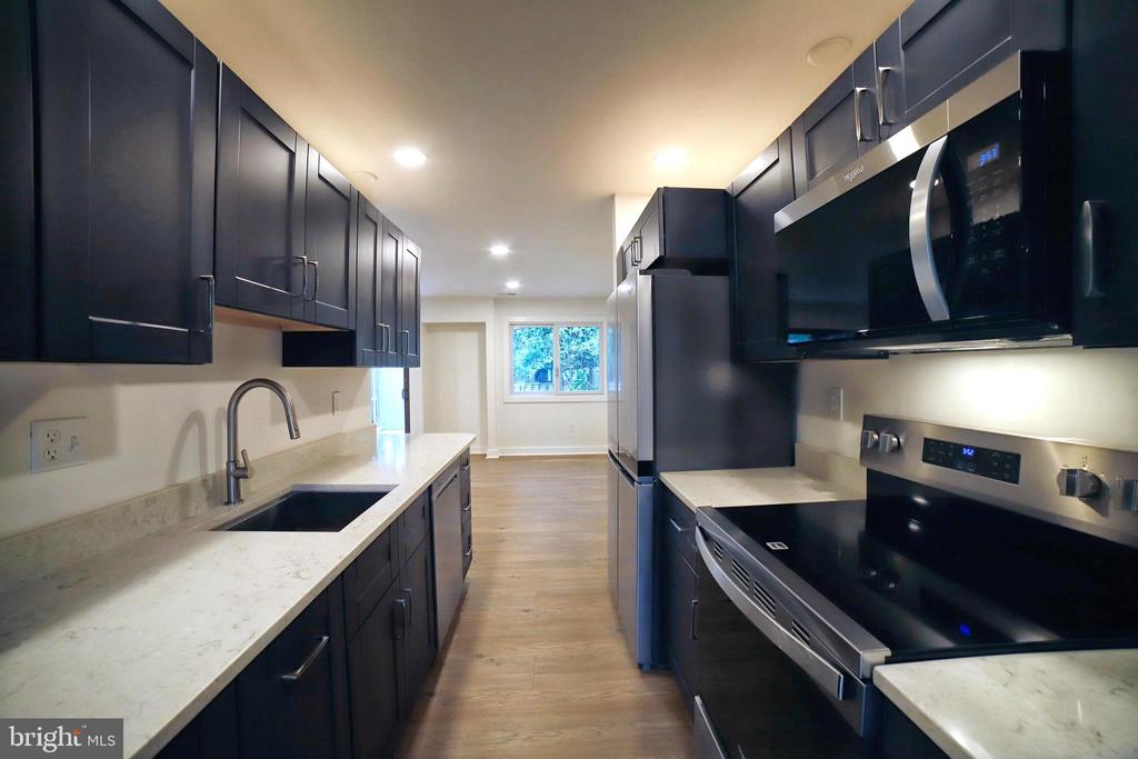 1021 CEDAR RIDGE COURT