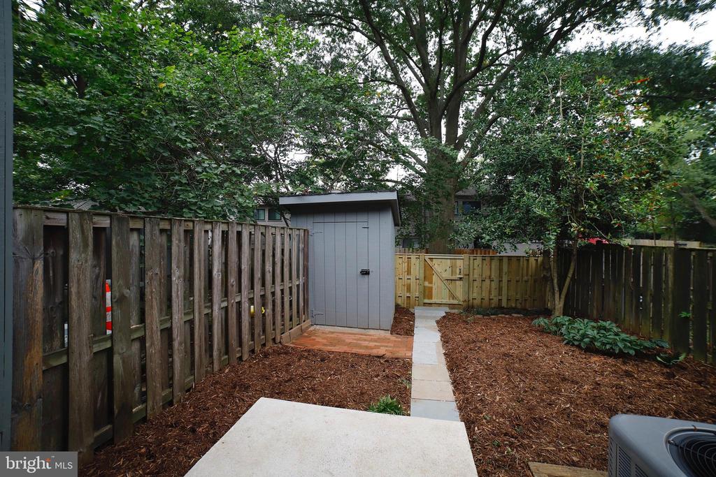 1021 CEDAR RIDGE COURT