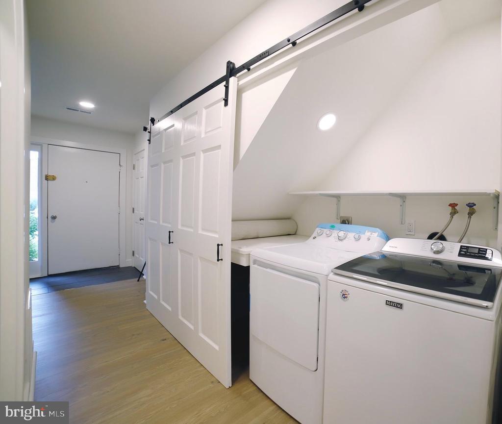 1021 CEDAR RIDGE COURT