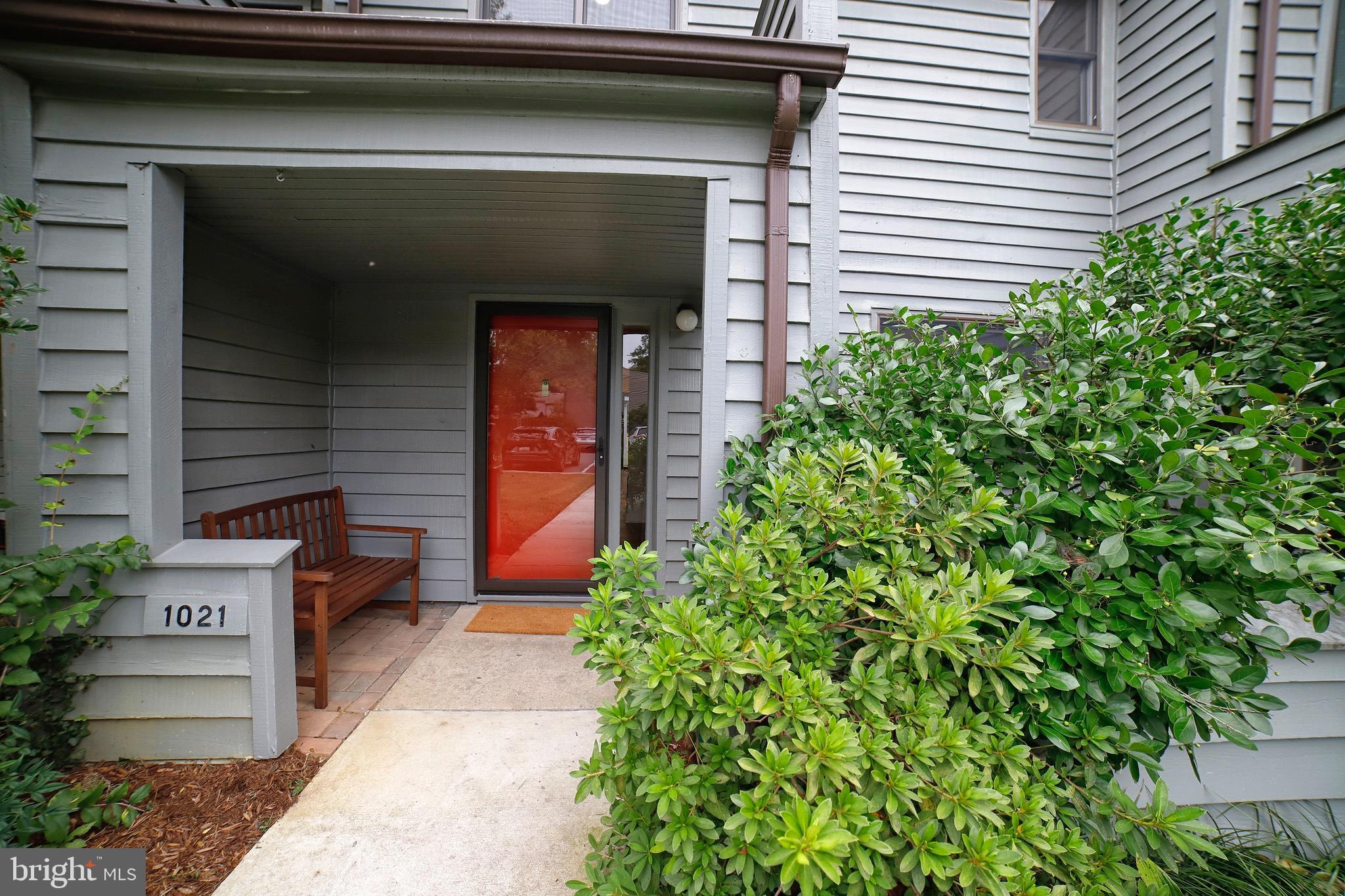 1021 CEDAR RIDGE COURT