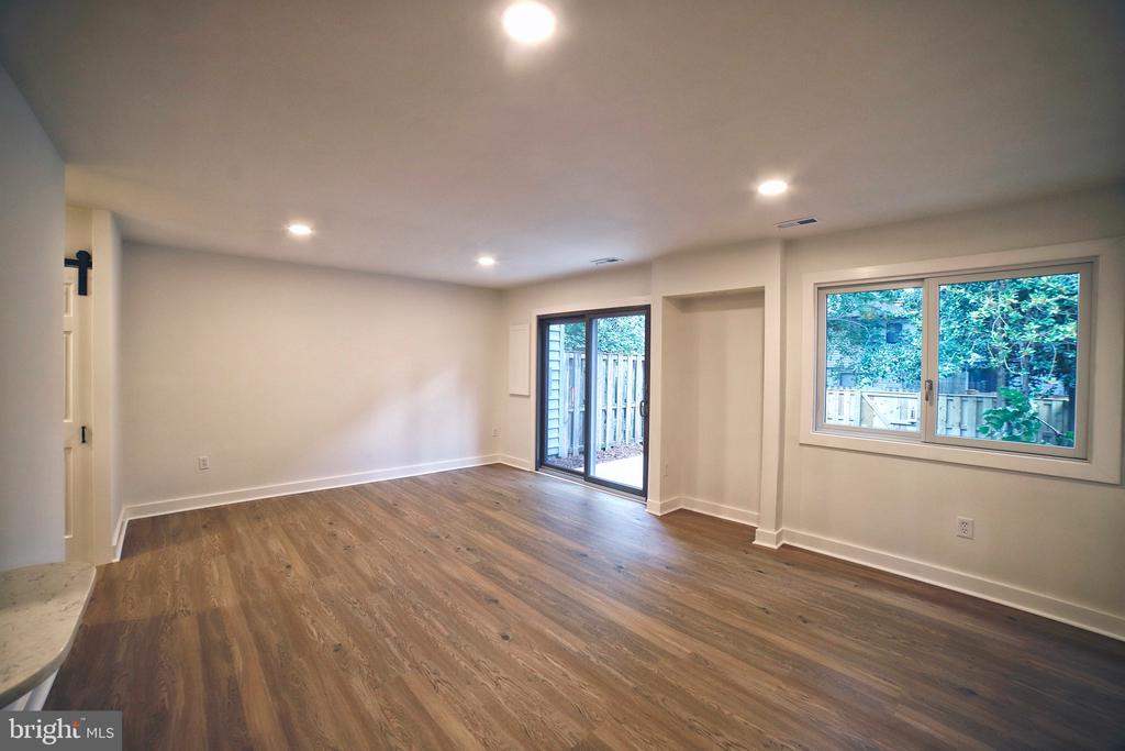 1021 CEDAR RIDGE COURT