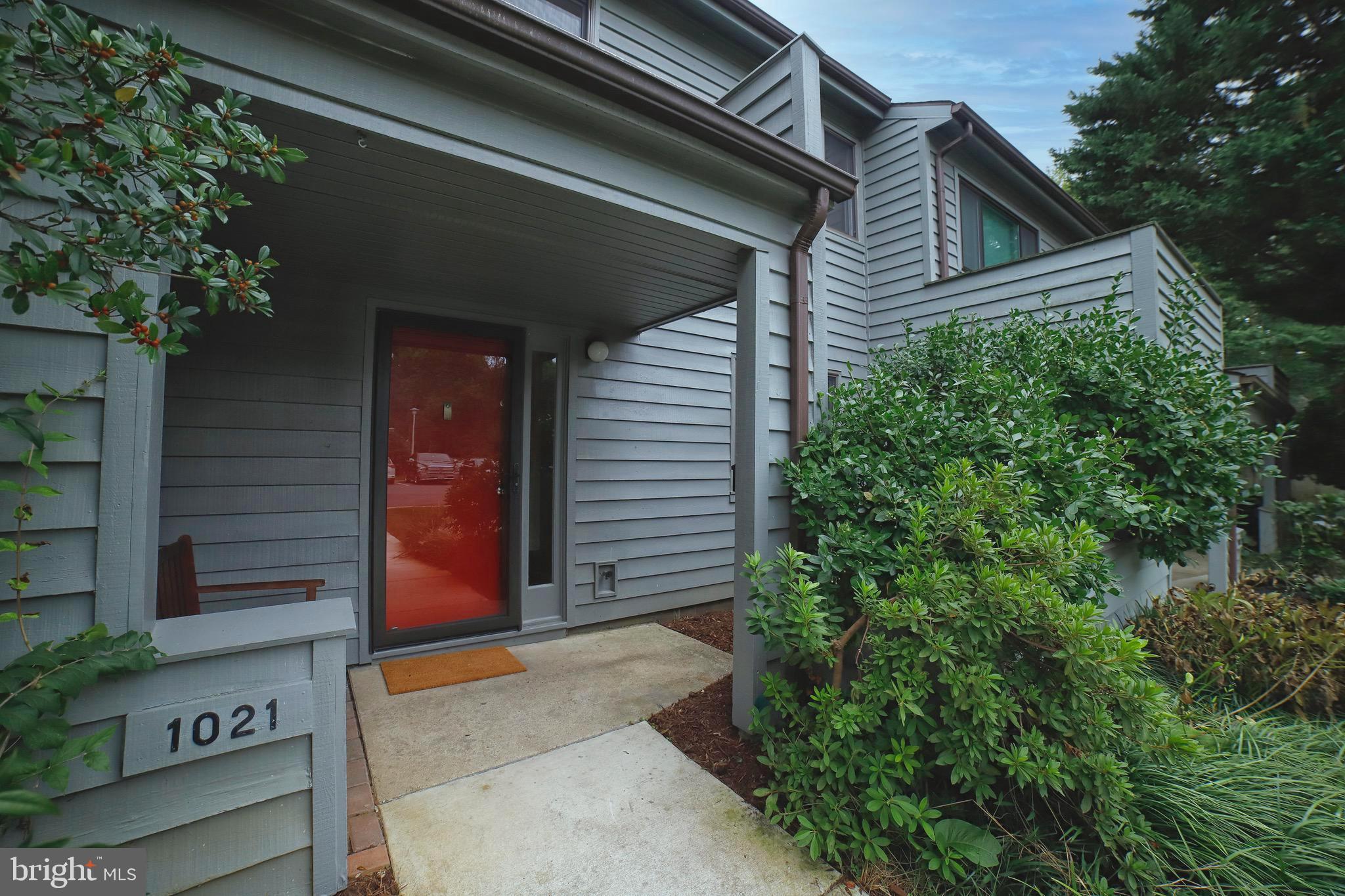 1021 CEDAR RIDGE COURT