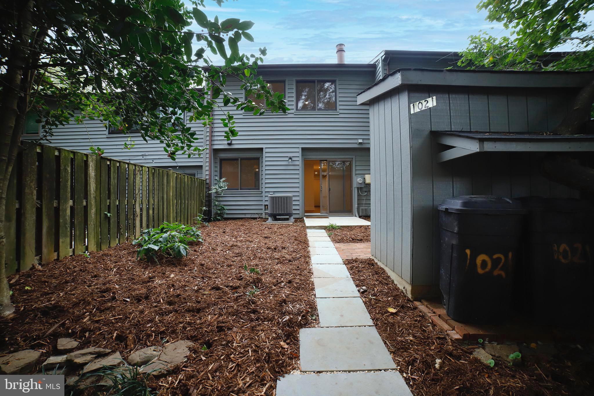 1021 CEDAR RIDGE COURT