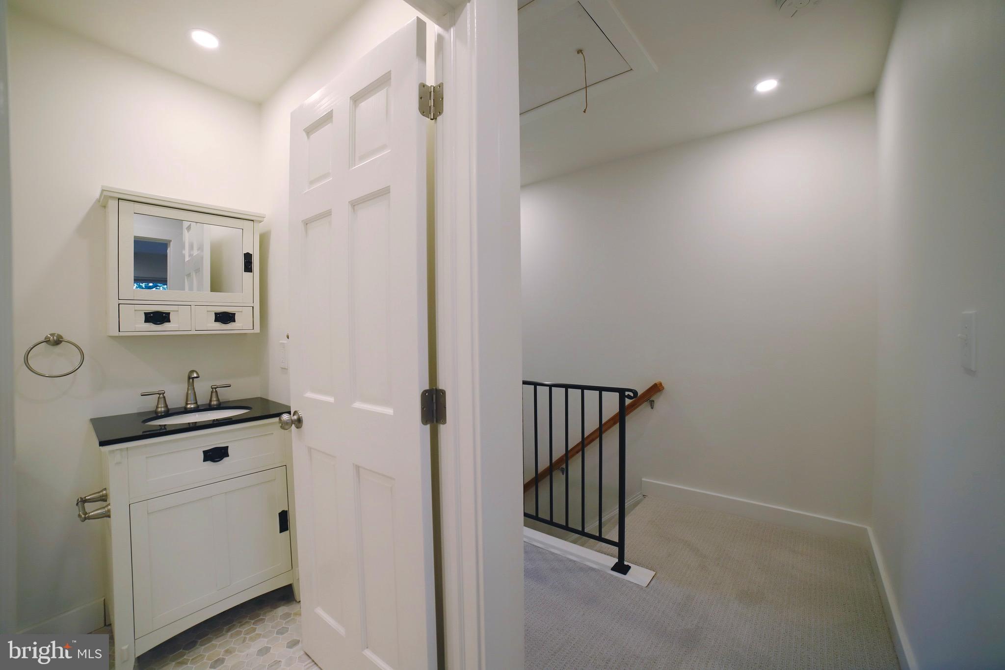 1021 CEDAR RIDGE COURT