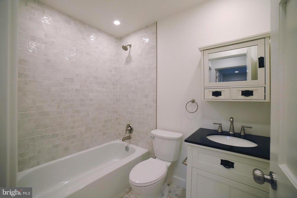 1021 CEDAR RIDGE COURT