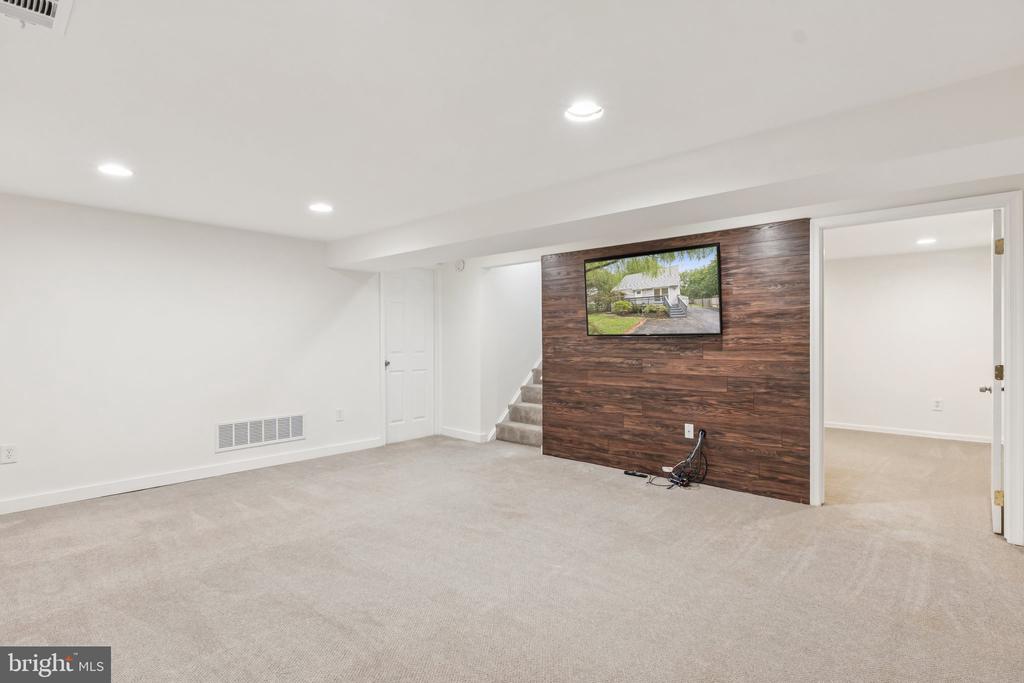 1227 HAMPTON ROAD