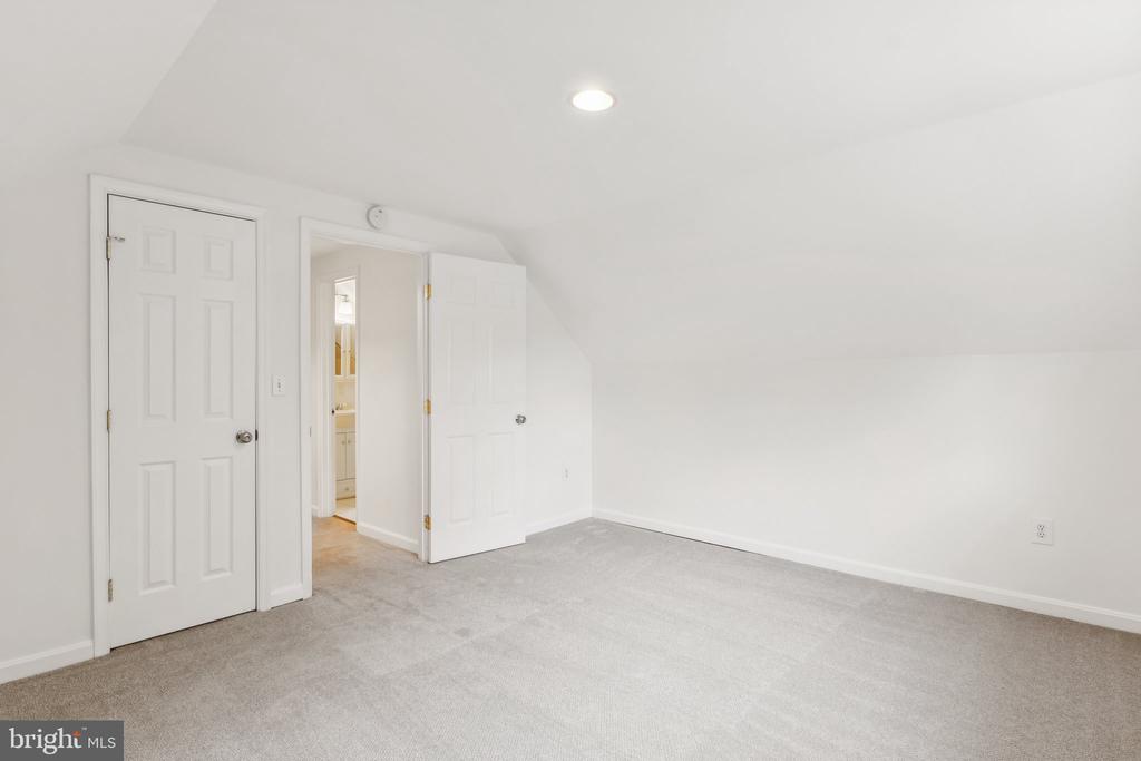 1227 HAMPTON ROAD