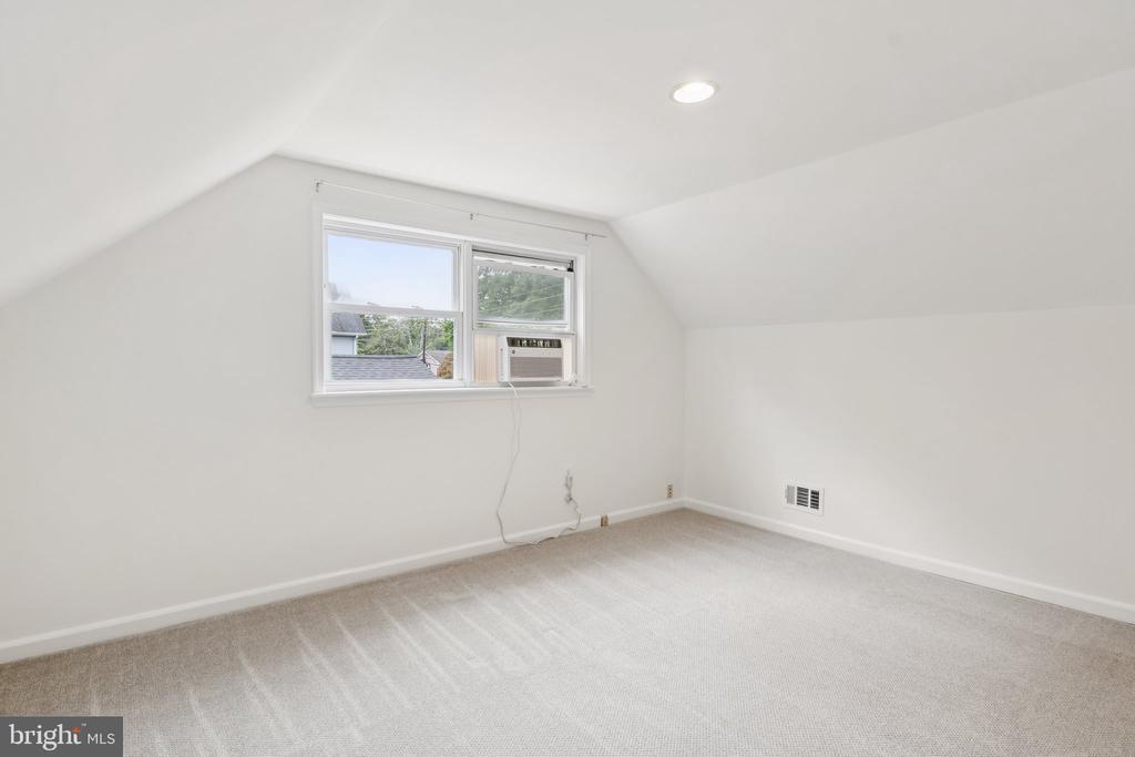1227 HAMPTON ROAD