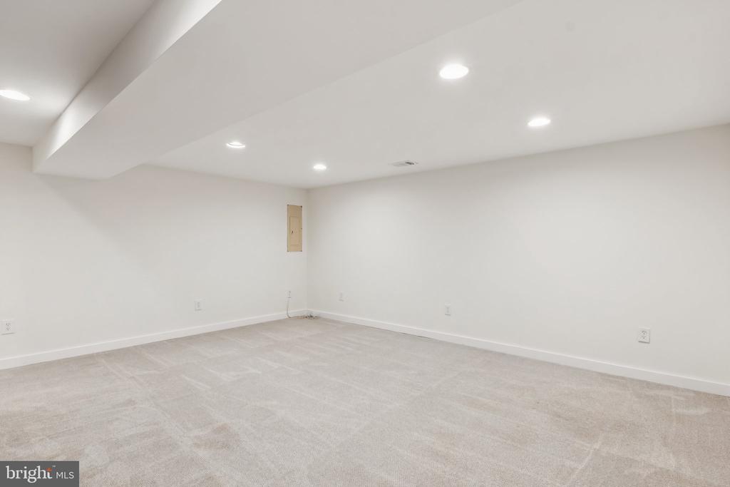 1227 HAMPTON ROAD