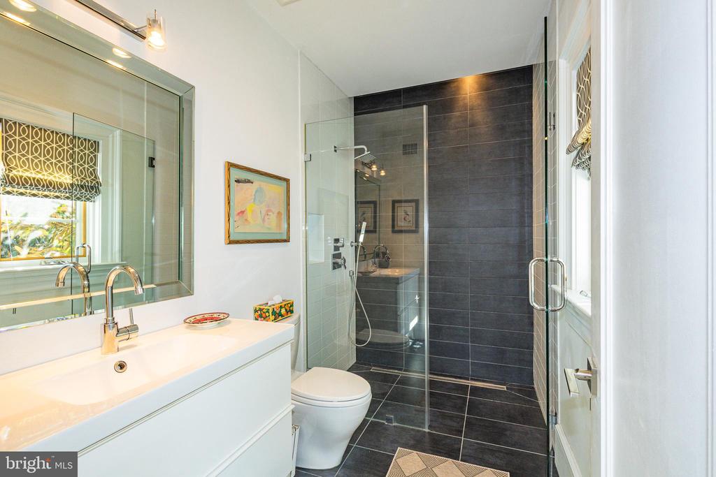 1004 MOSS HAVEN COURT