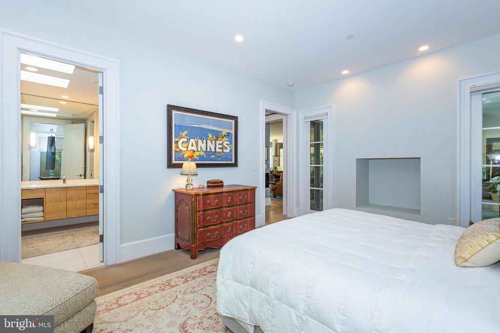 1004 MOSS HAVEN COURT