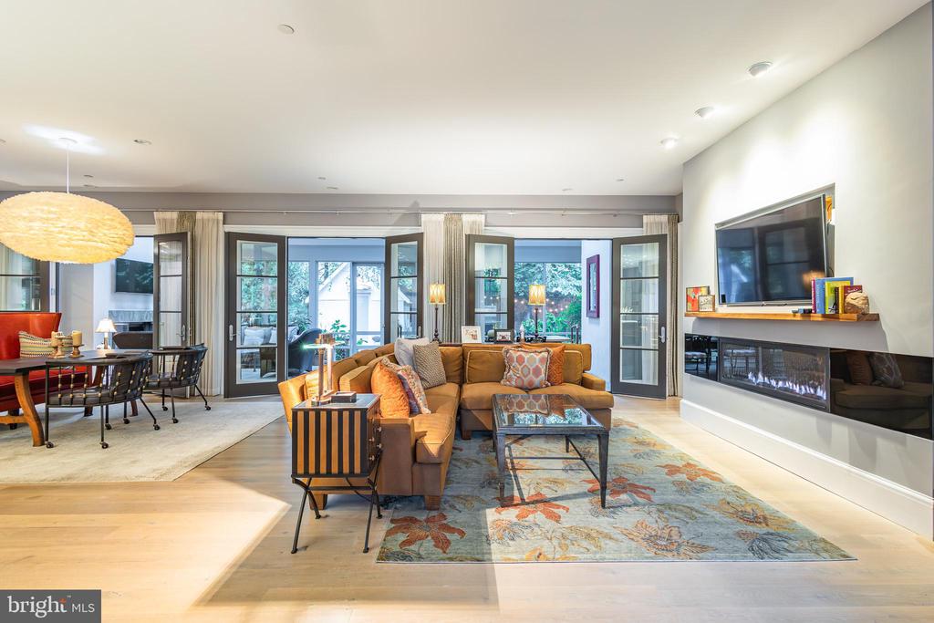 1004 MOSS HAVEN COURT