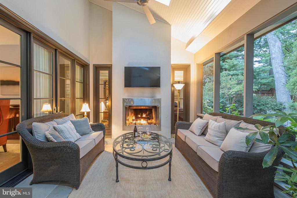 1004 MOSS HAVEN COURT