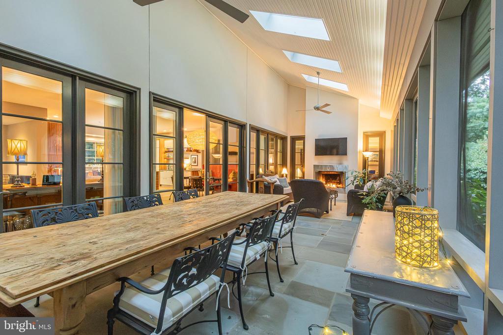 1004 MOSS HAVEN COURT