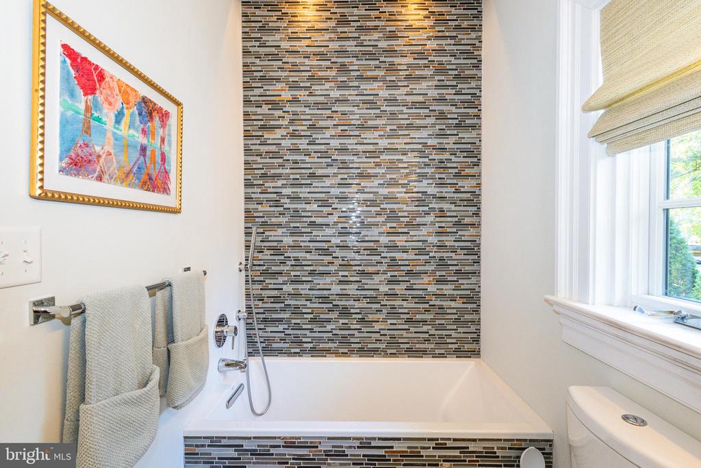 1004 MOSS HAVEN COURT