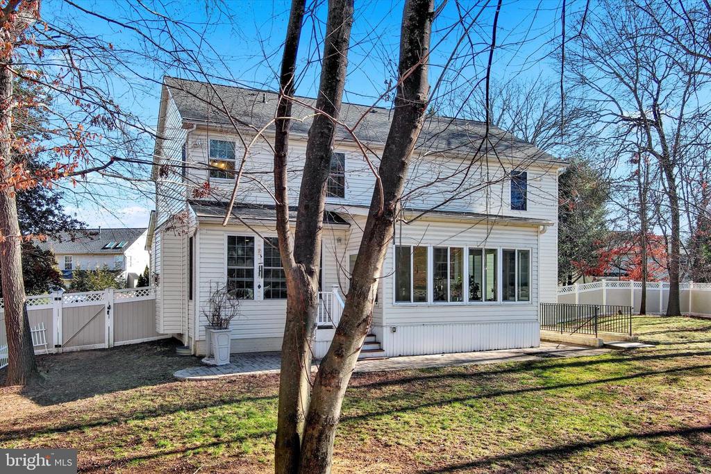 1590 CHAPMAN ROAD