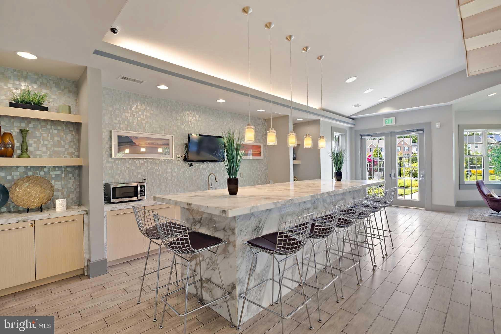 722 HIDDEN OAK