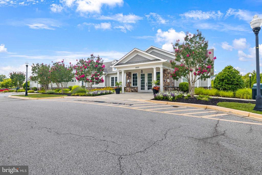 722 HIDDEN OAK