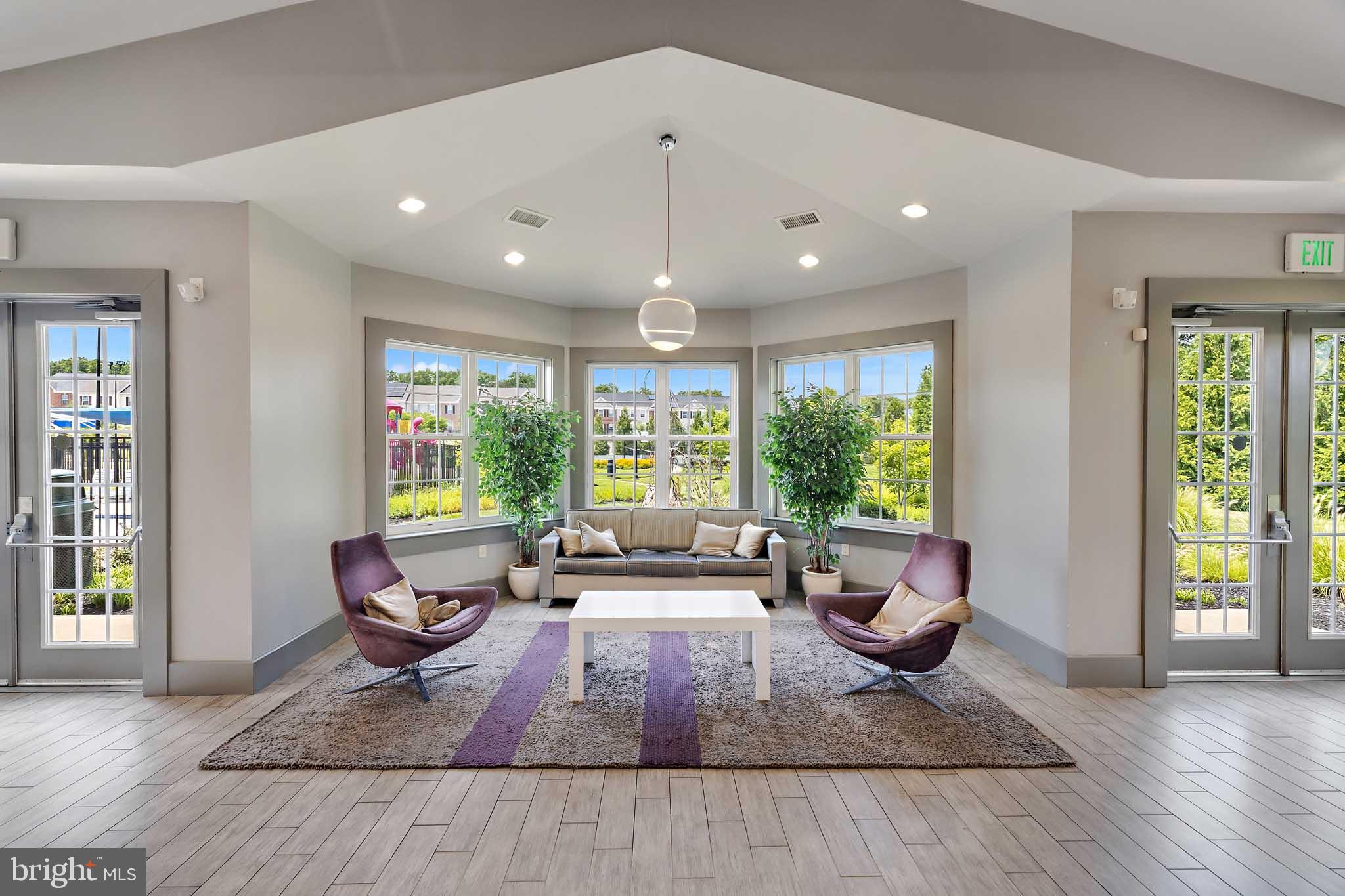 722 HIDDEN OAK
