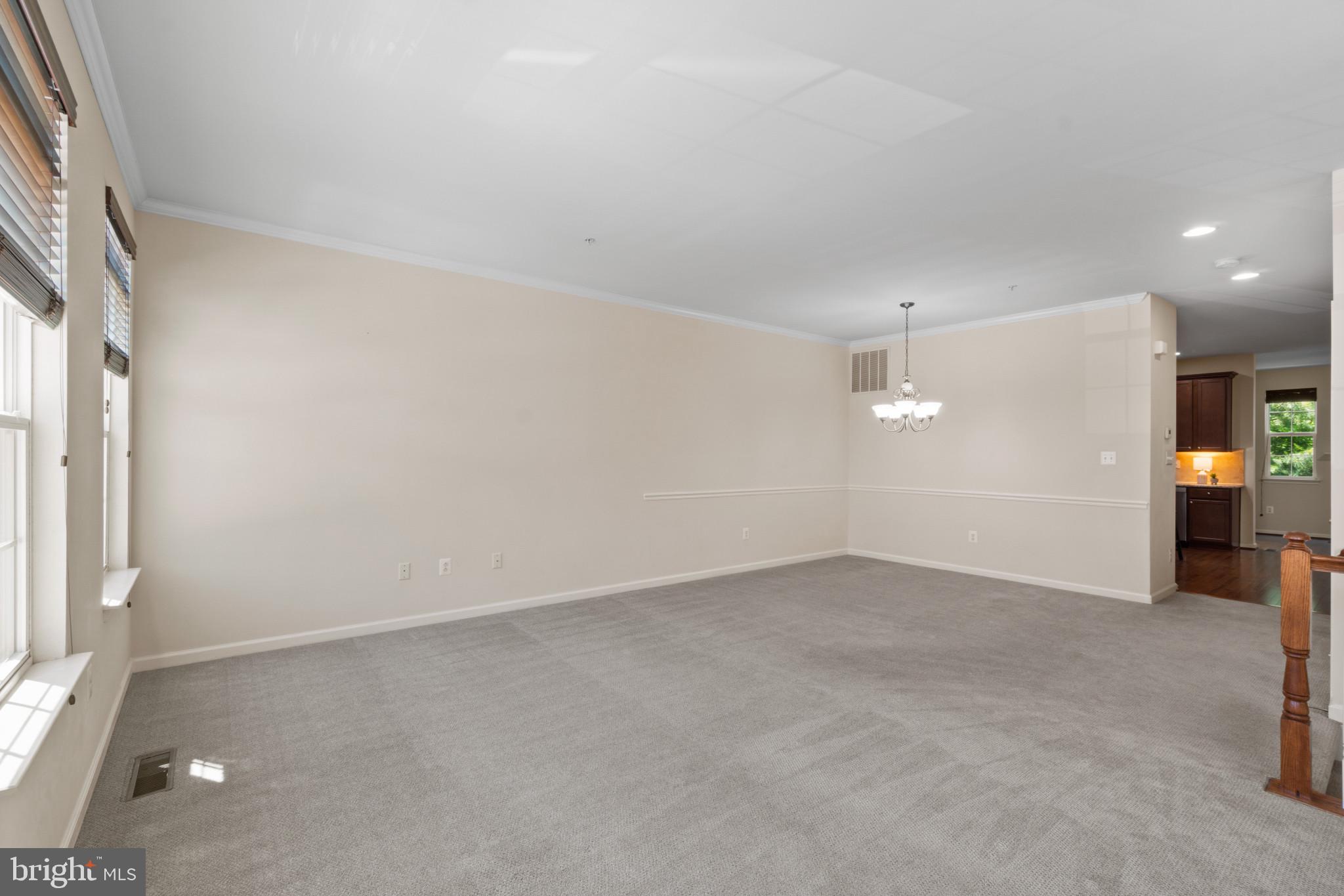 722 HIDDEN OAK