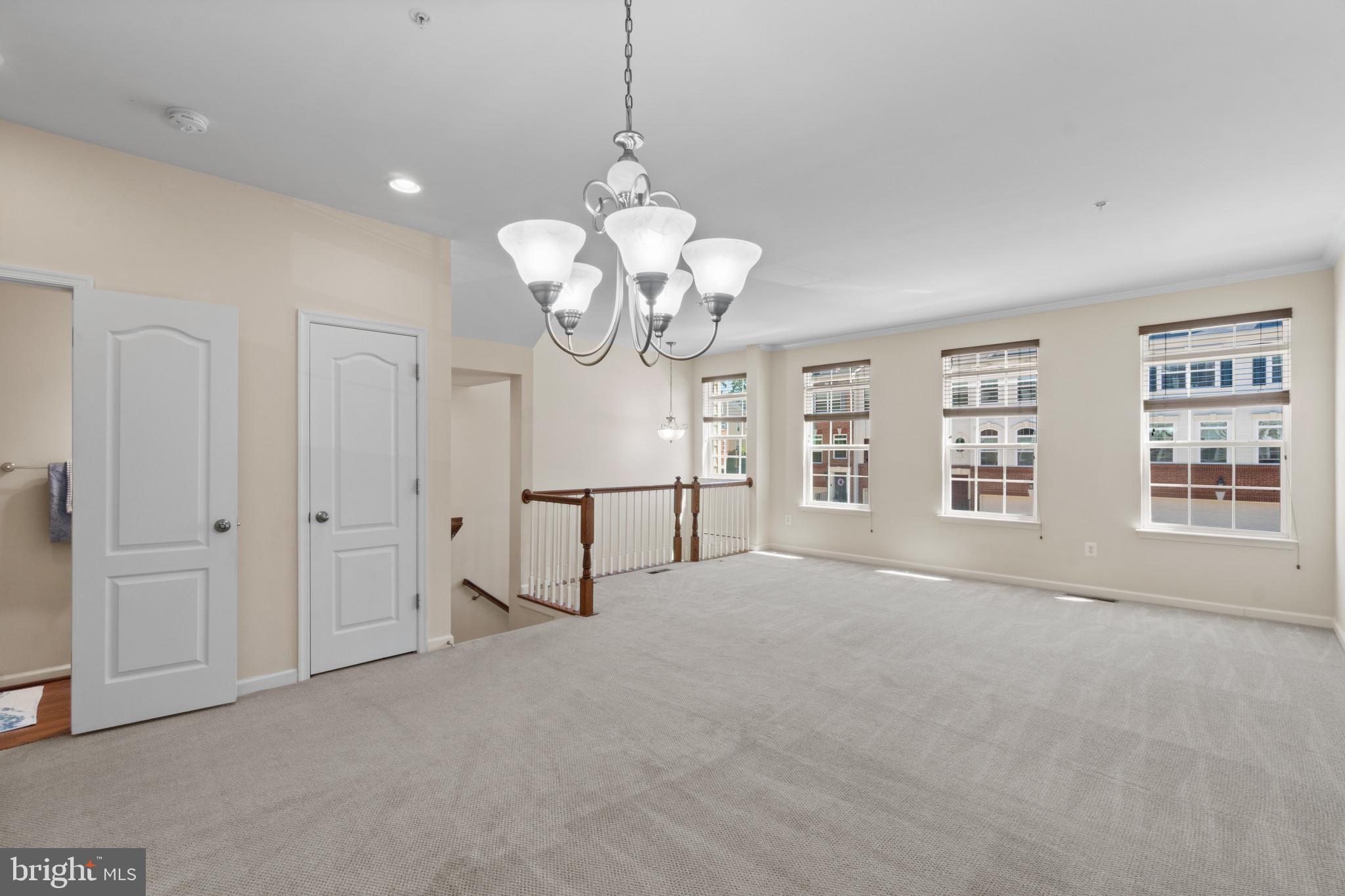 722 HIDDEN OAK