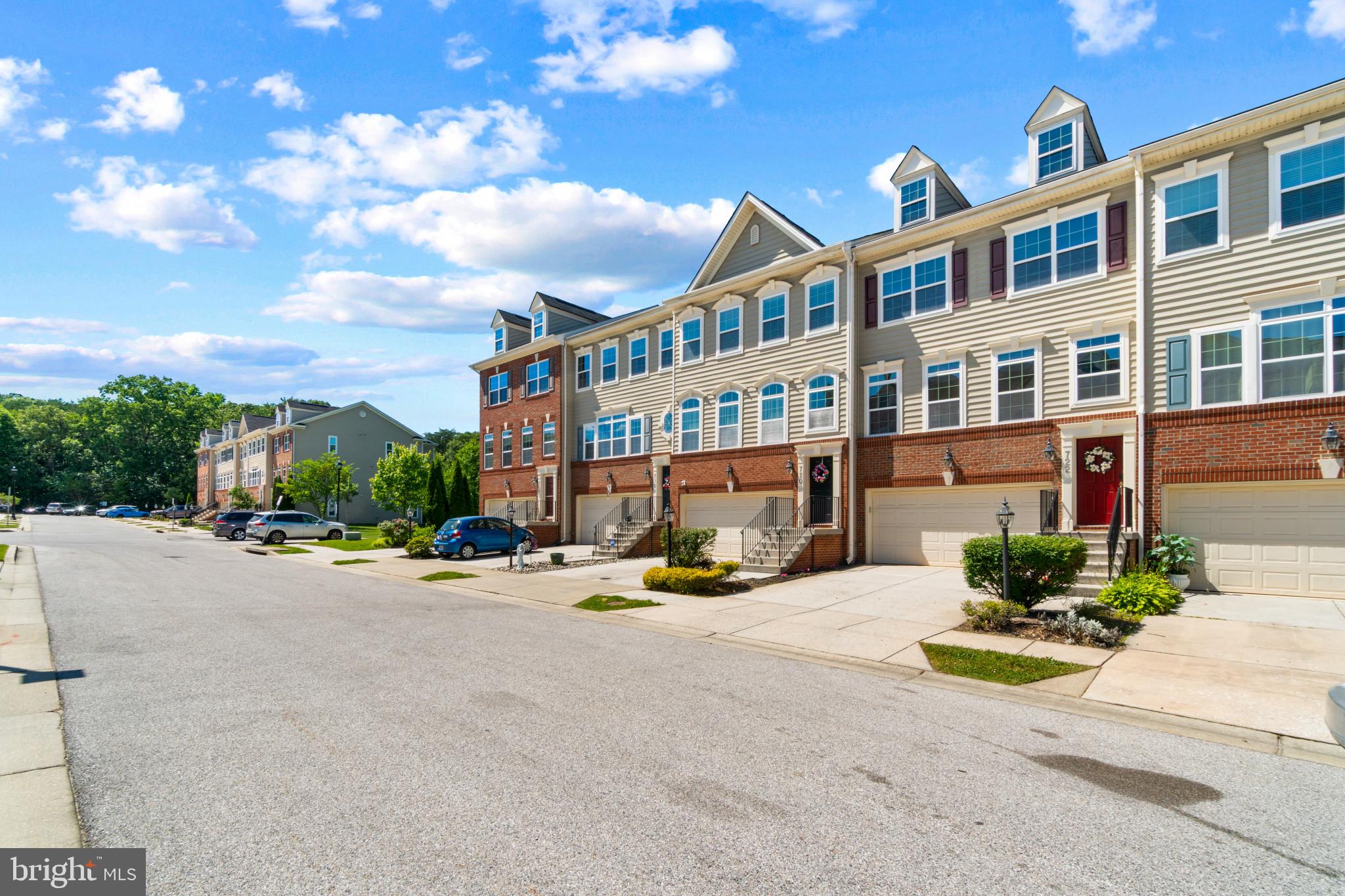 722 HIDDEN OAK