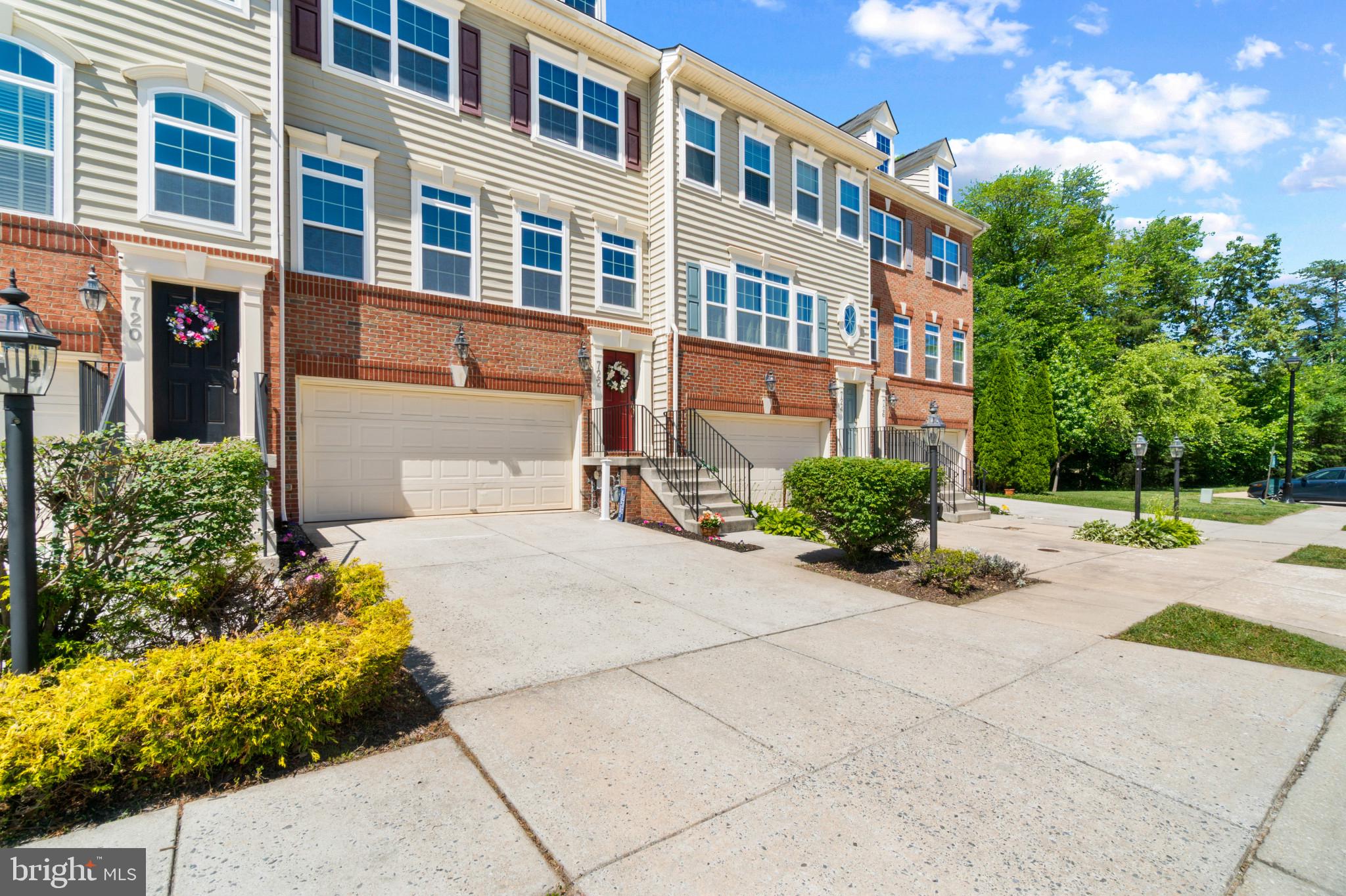722 HIDDEN OAK
