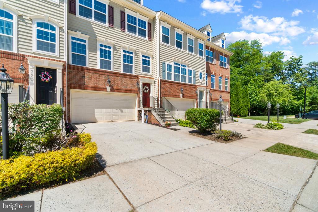 722 HIDDEN OAK