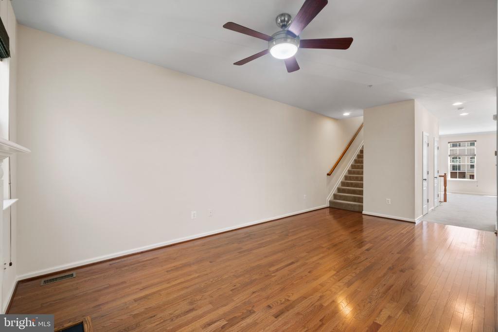 722 HIDDEN OAK