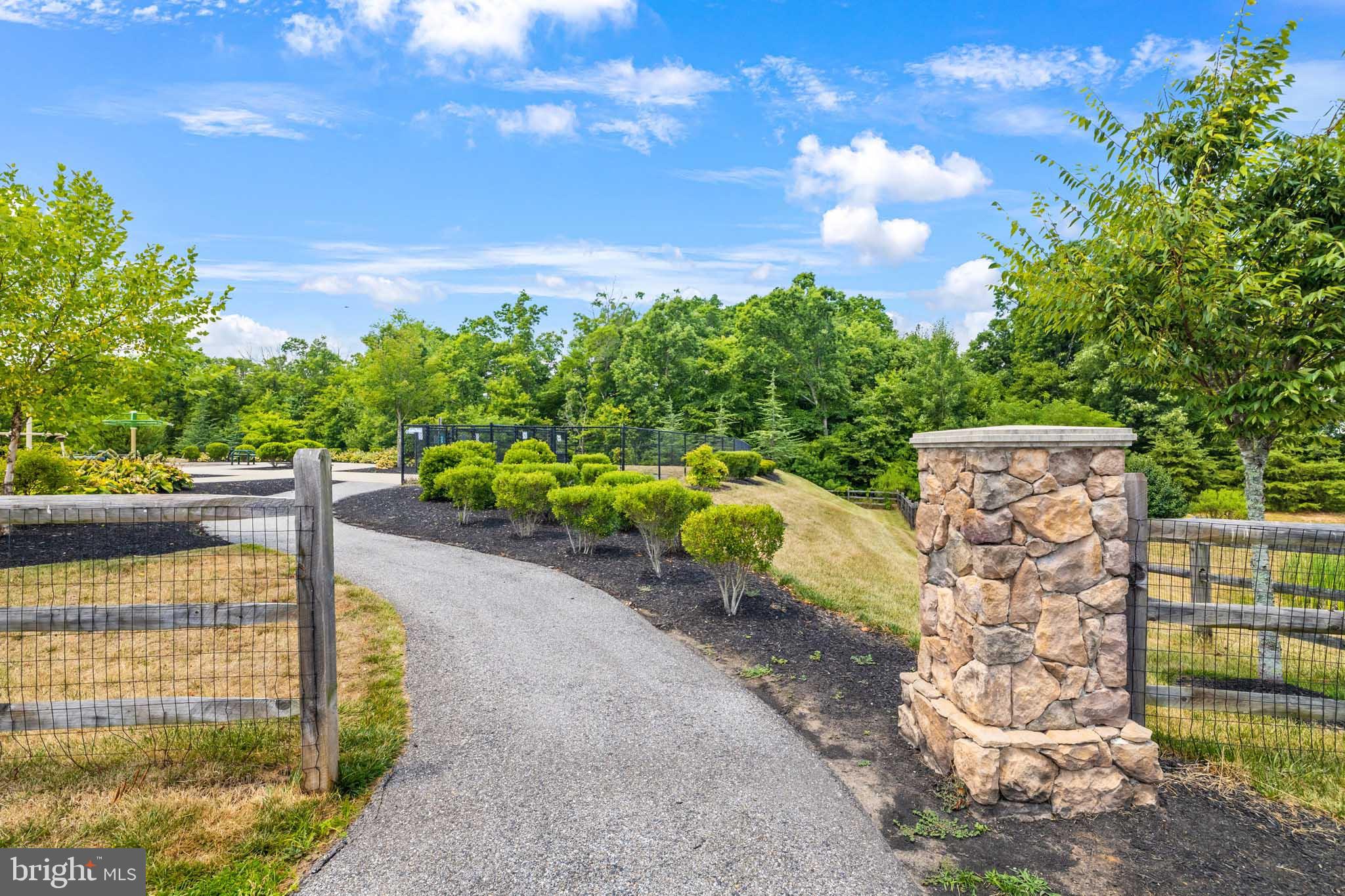 722 HIDDEN OAK
