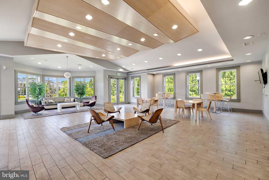 722 HIDDEN OAK
