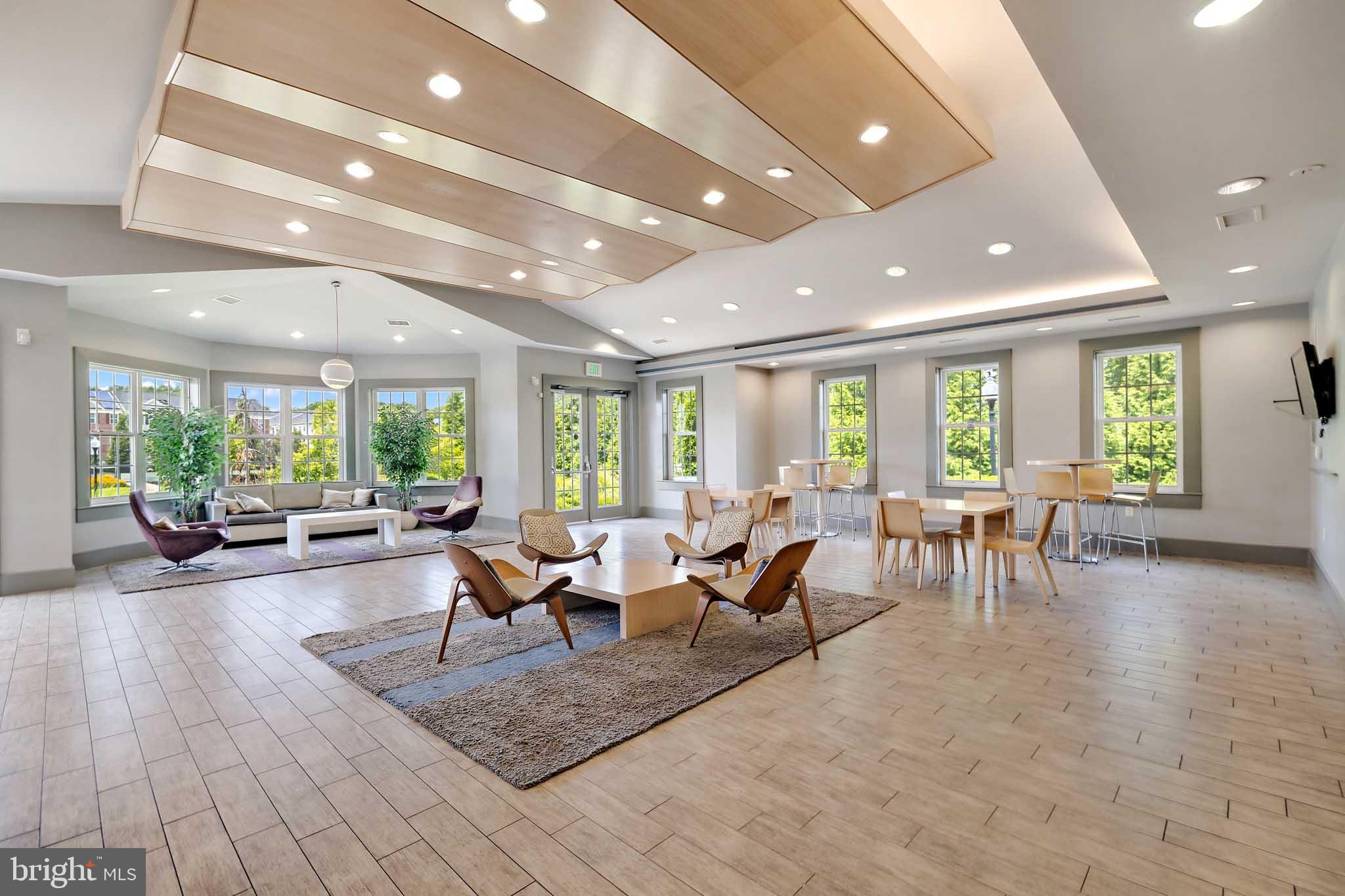 722 HIDDEN OAK