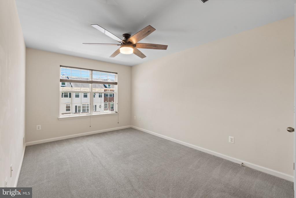 722 HIDDEN OAK