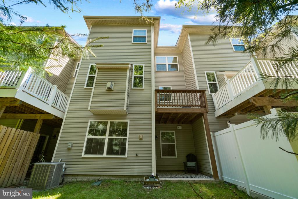 722 HIDDEN OAK