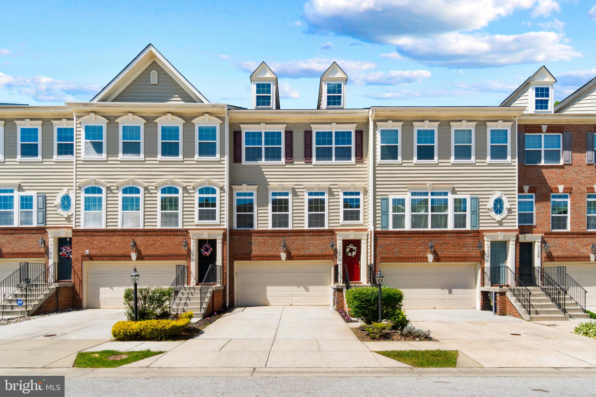 722 HIDDEN OAK