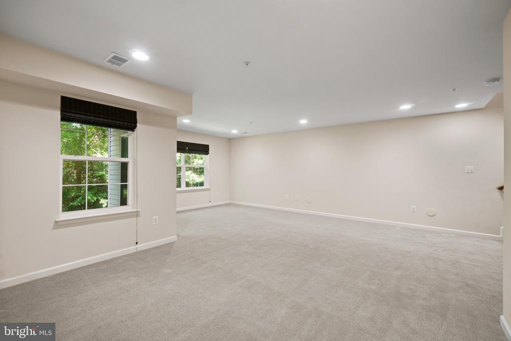 722 HIDDEN OAK