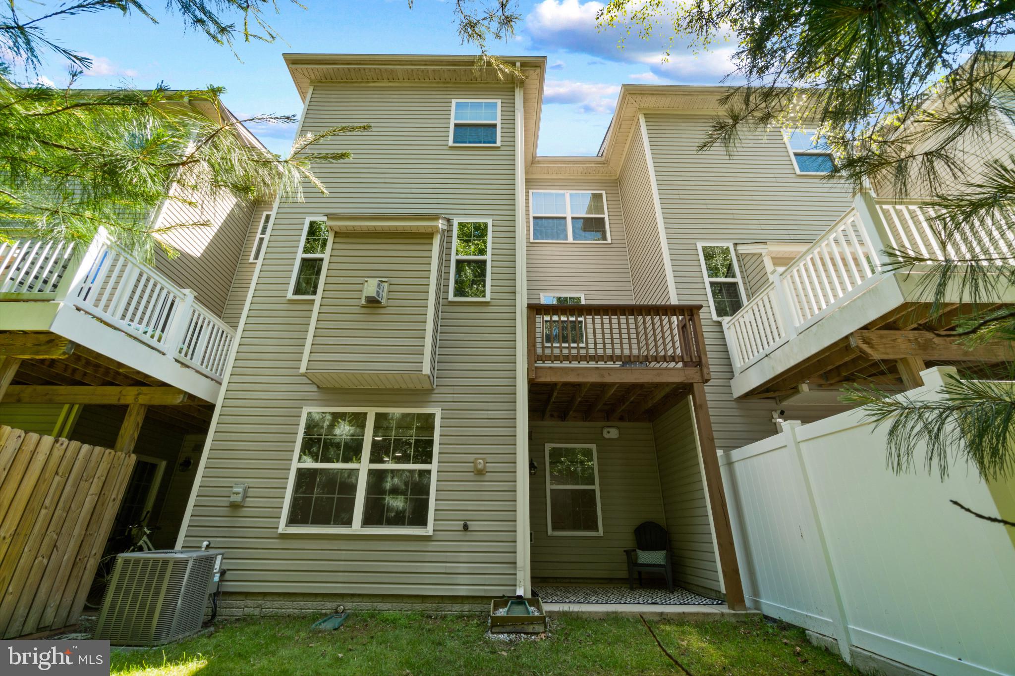 722 HIDDEN OAK